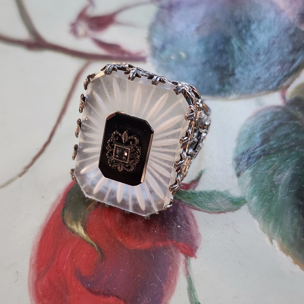 Vintage Camphor Glass Ring and Blue Sapphire - Picture 5 of 10